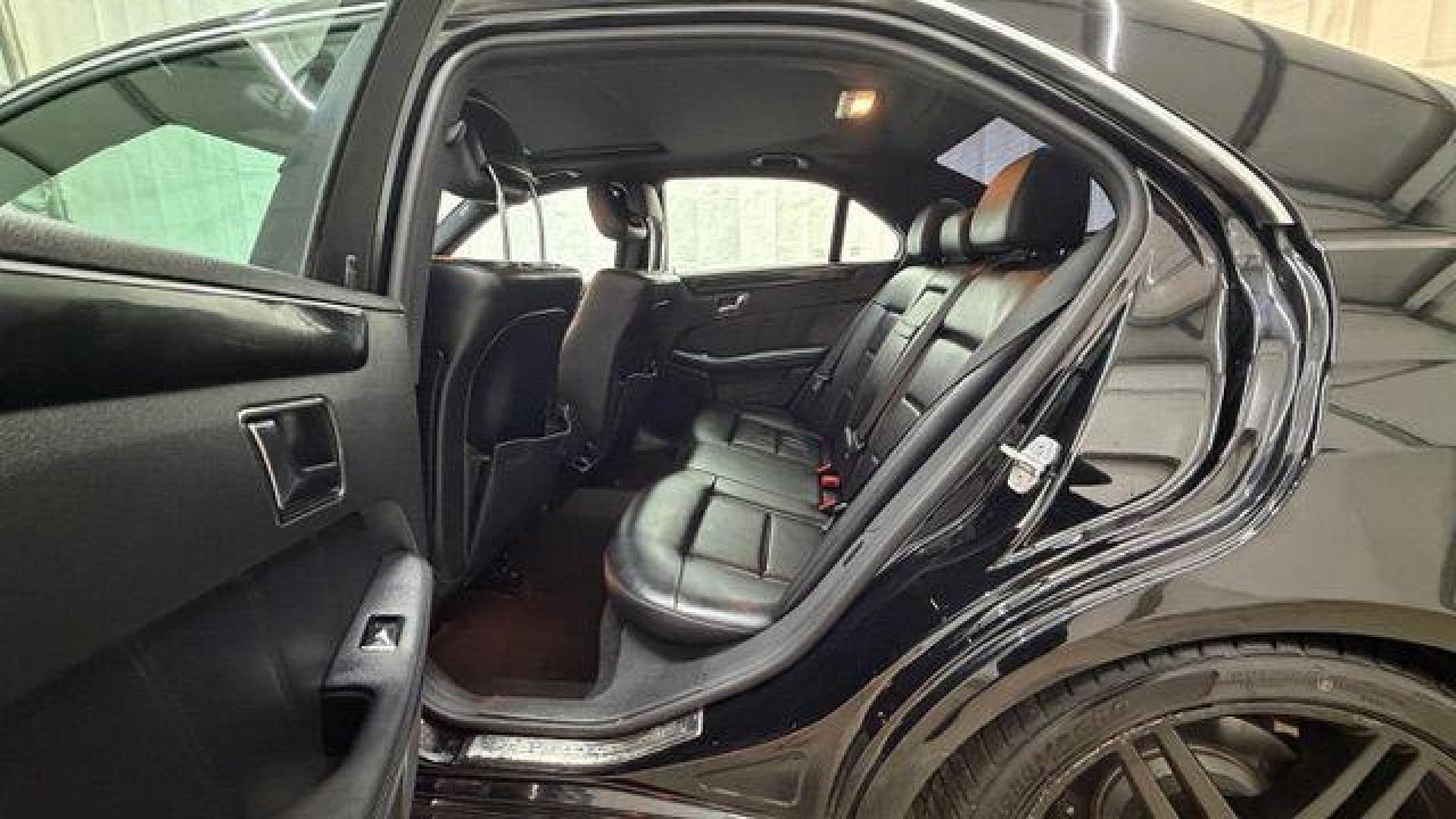 2010 Black Mercedes-Benz E-Class E350 Sedan (WDDHF5GB2AA) with an 3.5L V6 DOHC 24V engine, 7-Speed Automatic transmission, located at 1806 Veterans Memorial Hwy SW, Austell, GA, 30168, (770) 944-9558, 33.817959, -84.606987 - Photo#15