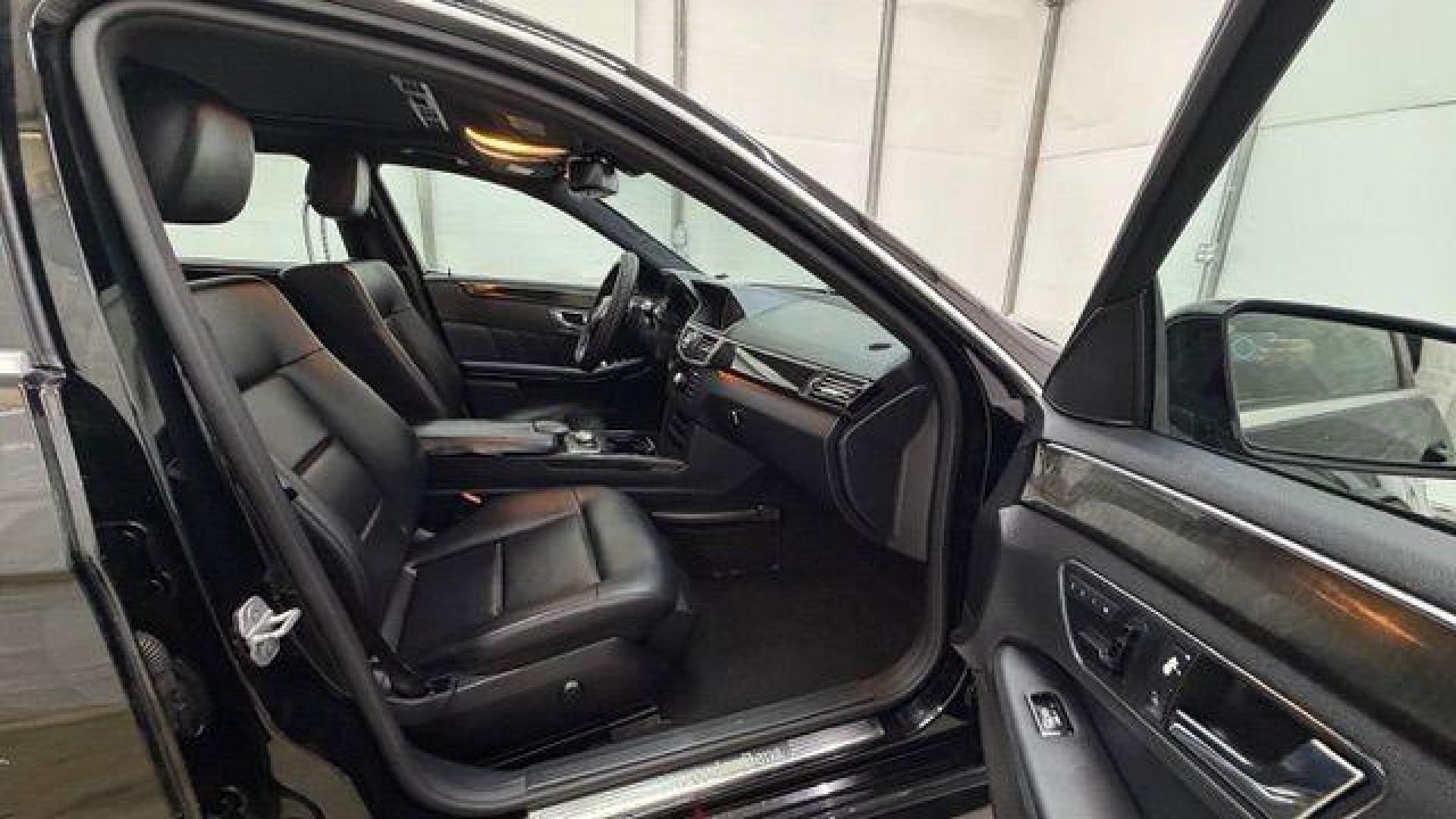 2010 Black Mercedes-Benz E-Class E350 Sedan (WDDHF5GB2AA) with an 3.5L V6 DOHC 24V engine, 7-Speed Automatic transmission, located at 1806 Veterans Memorial Hwy SW, Austell, GA, 30168, (770) 944-9558, 33.817959, -84.606987 - Photo#18