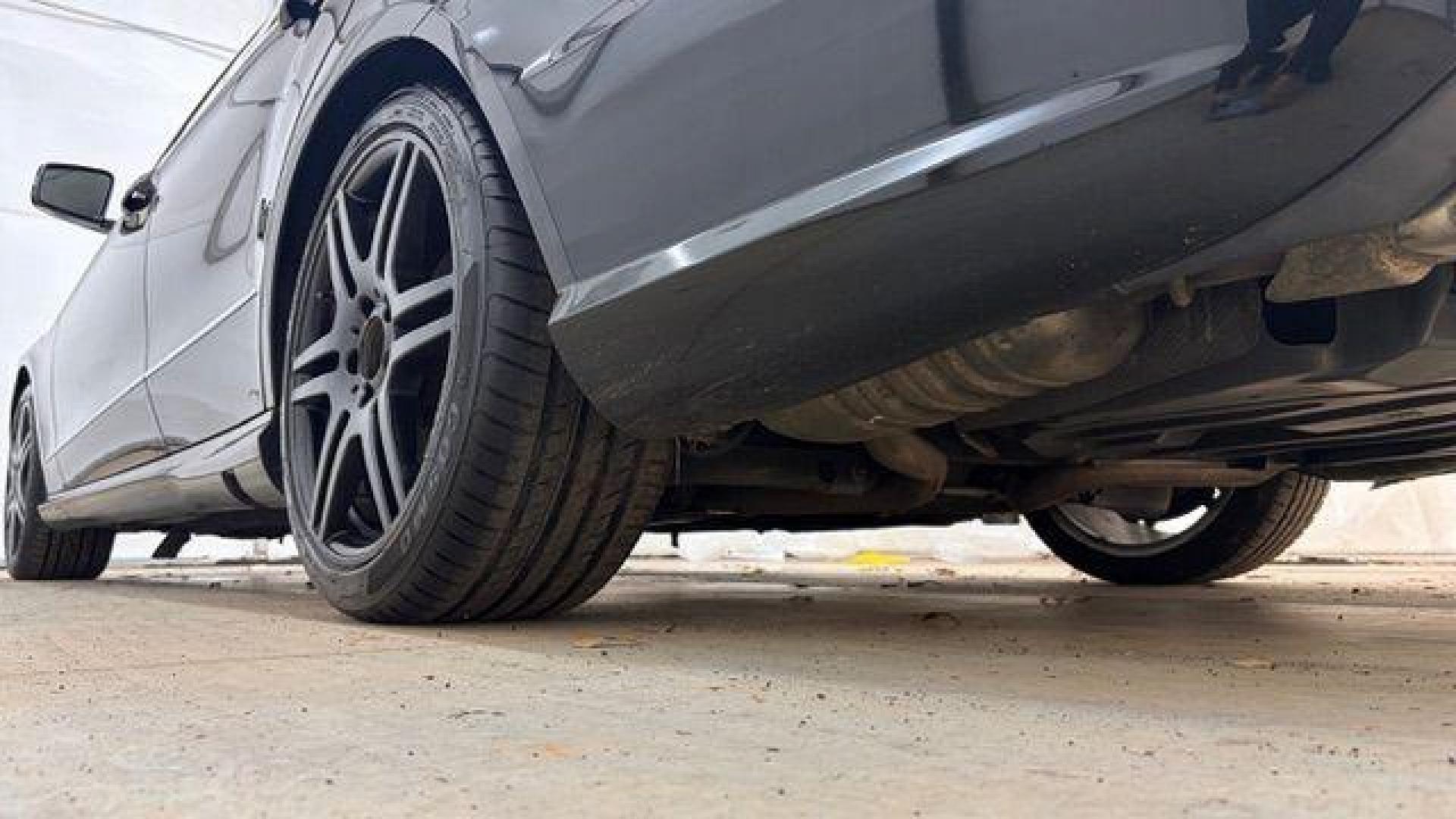 2010 Black Mercedes-Benz E-Class E350 Sedan (WDDHF5GB2AA) with an 3.5L V6 DOHC 24V engine, 7-Speed Automatic transmission, located at 1806 Veterans Memorial Hwy SW, Austell, GA, 30168, (770) 944-9558, 33.817959, -84.606987 - Photo#21