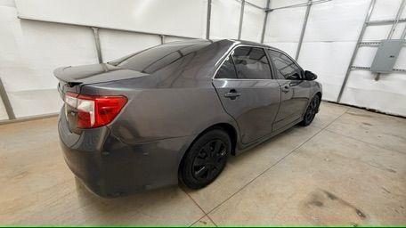 2013 GRAY Toyota Camry SE (4T1BF1FK2DU) with an 2.5L L4 DOHC 16V engine, 6-Speed Automatic transmission, located at 1806 Veterans Memorial Hwy SW, Austell, GA, 30168, (770) 944-9558, 33.817959, -84.606987 - Photo#6