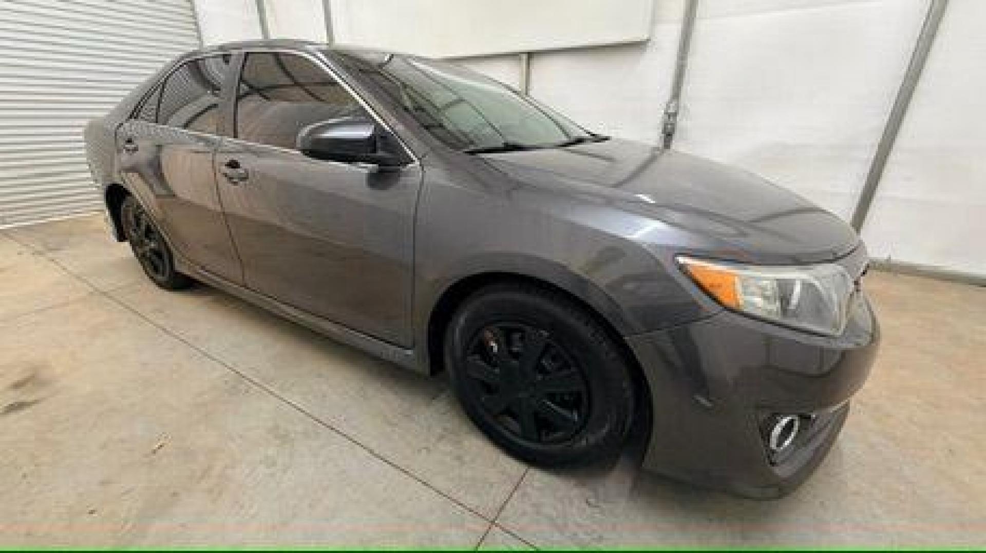 2013 GRAY Toyota Camry SE (4T1BF1FK2DU) with an 2.5L L4 DOHC 16V engine, 6-Speed Automatic transmission, located at 1806 Veterans Memorial Hwy SW, Austell, GA, 30168, (770) 944-9558, 33.817959, -84.606987 - Photo#7