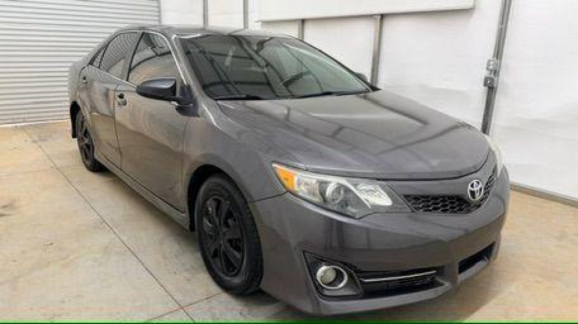 2013 GRAY Toyota Camry SE (4T1BF1FK2DU) with an 2.5L L4 DOHC 16V engine, 6-Speed Automatic transmission, located at 1806 Veterans Memorial Hwy SW, Austell, GA, 30168, (770) 944-9558, 33.817959, -84.606987 - Photo#8