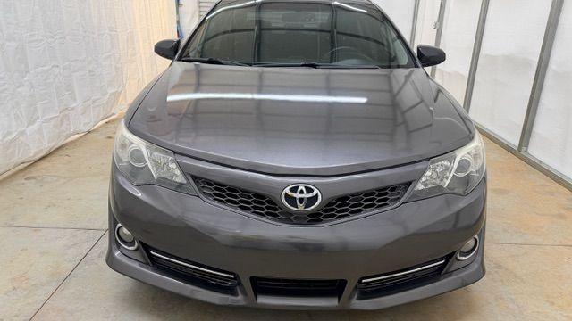 2013 GRAY Toyota Camry SE (4T1BF1FK2DU) with an 2.5L L4 DOHC 16V engine, 6-Speed Automatic transmission, located at 1806 Veterans Memorial Hwy SW, Austell, GA, 30168, (770) 944-9558, 33.817959, -84.606987 - Photo#9