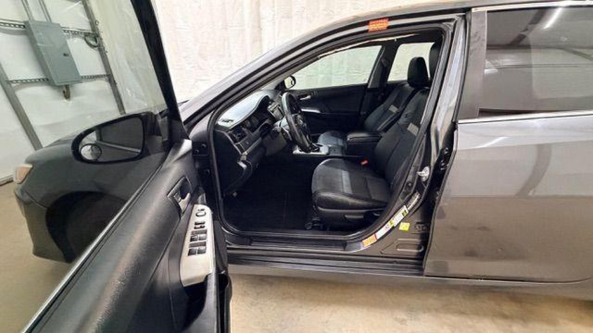 2013 GRAY Toyota Camry SE (4T1BF1FK2DU) with an 2.5L L4 DOHC 16V engine, 6-Speed Automatic transmission, located at 1806 Veterans Memorial Hwy SW, Austell, GA, 30168, (770) 944-9558, 33.817959, -84.606987 - Photo#12