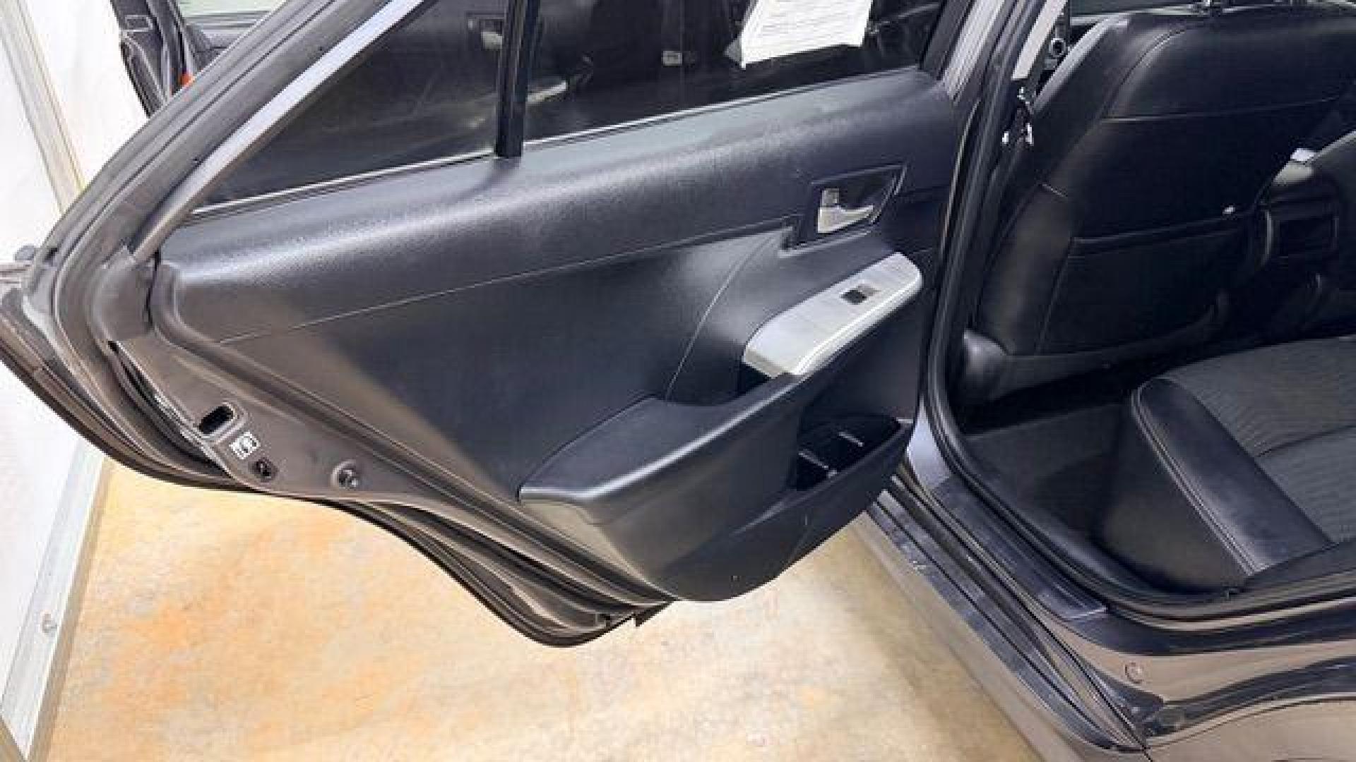 2013 GRAY Toyota Camry SE (4T1BF1FK2DU) with an 2.5L L4 DOHC 16V engine, 6-Speed Automatic transmission, located at 1806 Veterans Memorial Hwy SW, Austell, GA, 30168, (770) 944-9558, 33.817959, -84.606987 - Photo#13