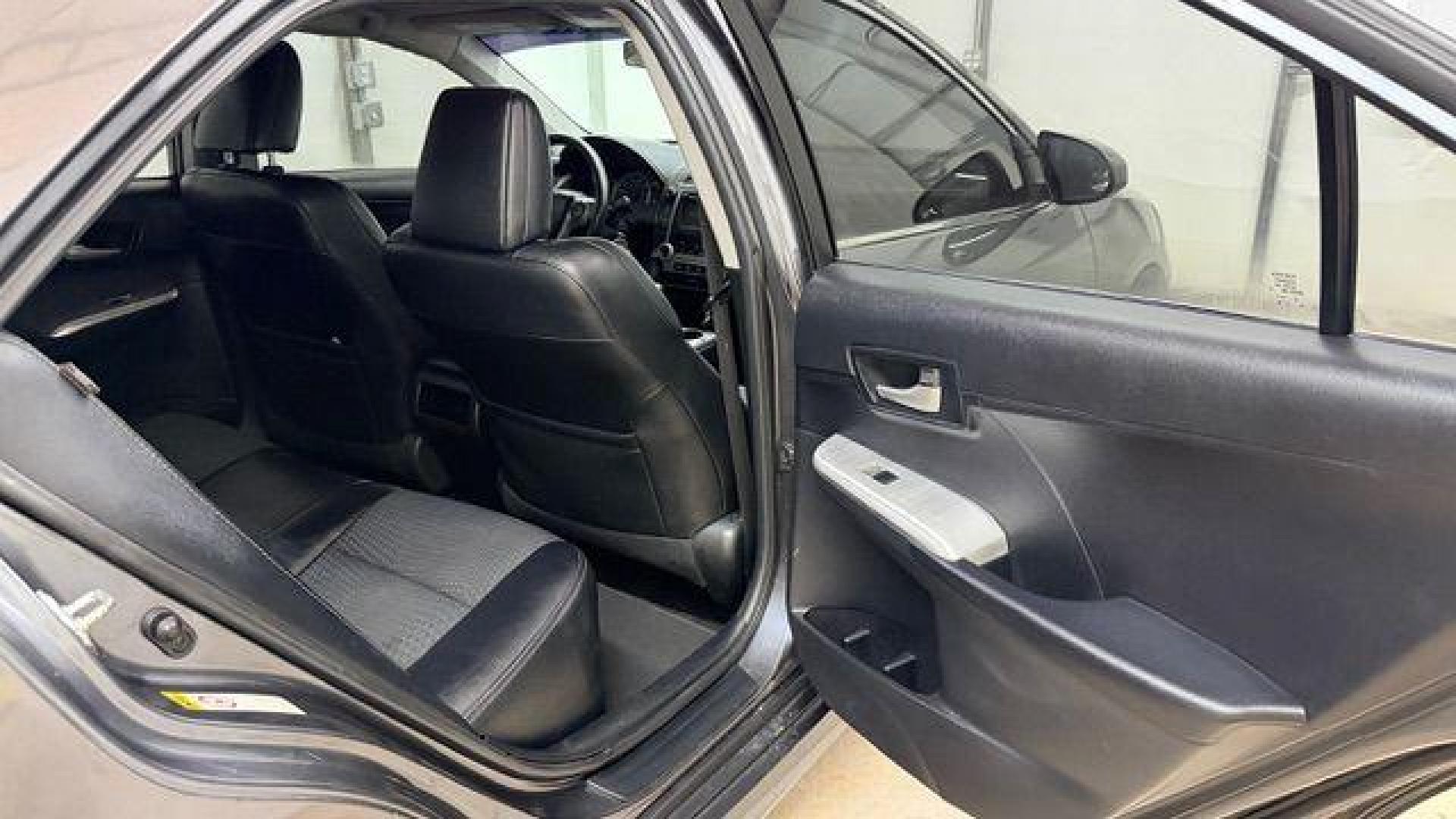 2013 GRAY Toyota Camry SE (4T1BF1FK2DU) with an 2.5L L4 DOHC 16V engine, 6-Speed Automatic transmission, located at 1806 Veterans Memorial Hwy SW, Austell, GA, 30168, (770) 944-9558, 33.817959, -84.606987 - Photo#16