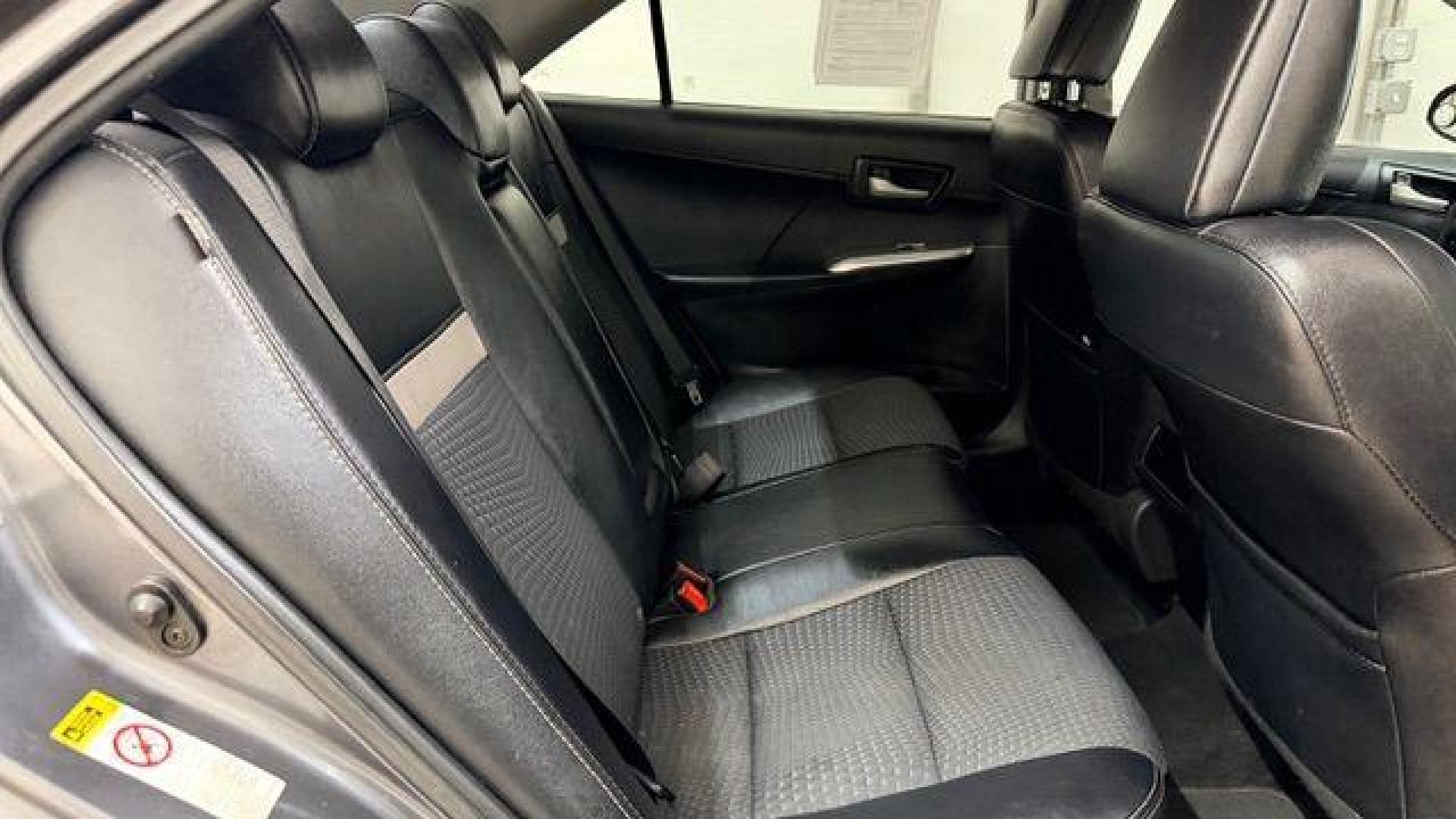 2013 GRAY Toyota Camry SE (4T1BF1FK2DU) with an 2.5L L4 DOHC 16V engine, 6-Speed Automatic transmission, located at 1806 Veterans Memorial Hwy SW, Austell, GA, 30168, (770) 944-9558, 33.817959, -84.606987 - Photo#17