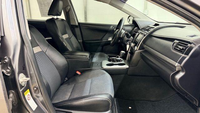 2013 GRAY Toyota Camry SE (4T1BF1FK2DU) with an 2.5L L4 DOHC 16V engine, 6-Speed Automatic transmission, located at 1806 Veterans Memorial Hwy SW, Austell, GA, 30168, (770) 944-9558, 33.817959, -84.606987 - Photo#19