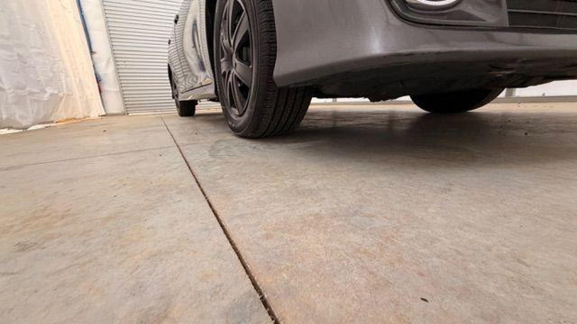 2013 GRAY Toyota Camry SE (4T1BF1FK2DU) with an 2.5L L4 DOHC 16V engine, 6-Speed Automatic transmission, located at 1806 Veterans Memorial Hwy SW, Austell, GA, 30168, (770) 944-9558, 33.817959, -84.606987 - Photo#23