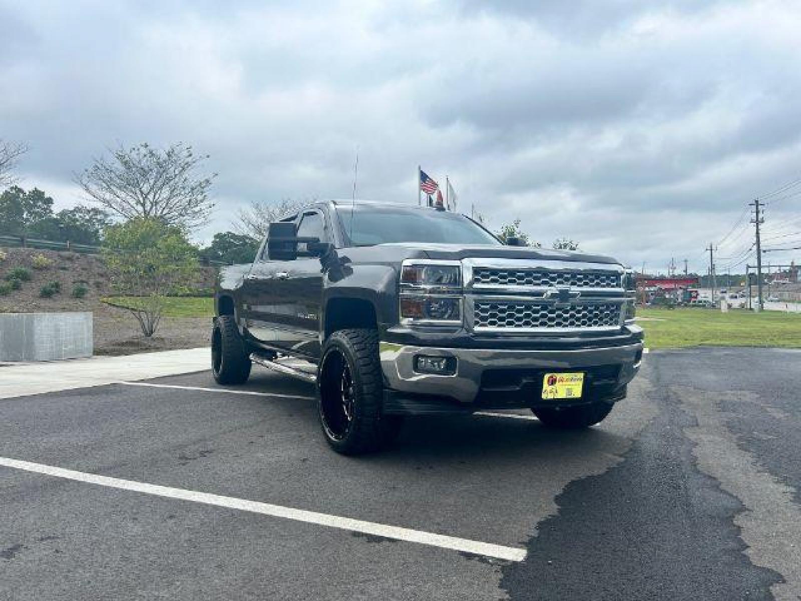2015 Gray Chevrolet Silverado 1500 LT Crew Cab 2WD (3GCPCREC4FG) with an 5.3L V8 OHV 16V engine, 6-Speed Automatic transmission, located at 1806 Veterans Memorial Hwy SW, Austell, GA, 30168, (770) 944-9558, 33.817959, -84.606987 - Photo #4