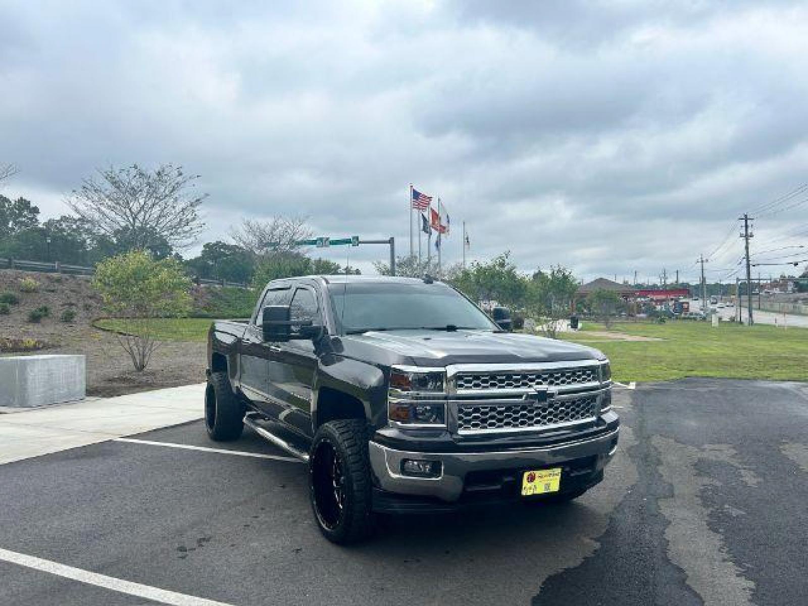 2015 Gray Chevrolet Silverado 1500 LT Crew Cab 2WD (3GCPCREC4FG) with an 5.3L V8 OHV 16V engine, 6-Speed Automatic transmission, located at 1806 Veterans Memorial Hwy SW, Austell, GA, 30168, (770) 944-9558, 33.817959, -84.606987 - Photo #5
