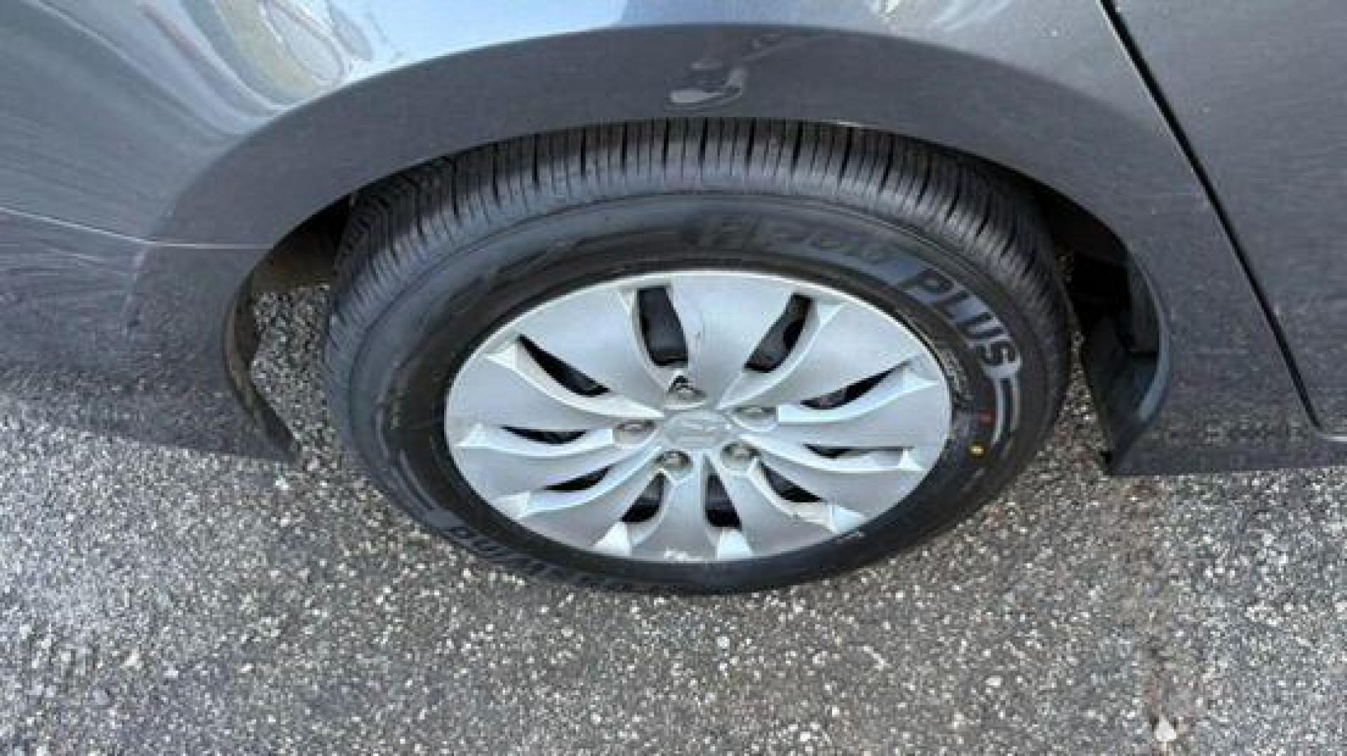 2010 Gray Honda Accord LX Sedan AT (1HGCP2F34AA) with an 2.4L L4 DOHC 16V engine, 5-Speed Automatic transmission, located at 1806 Veterans Memorial Hwy SW, Austell, GA, 30168, (770) 944-9558, 33.817959, -84.606987 - Photo#13