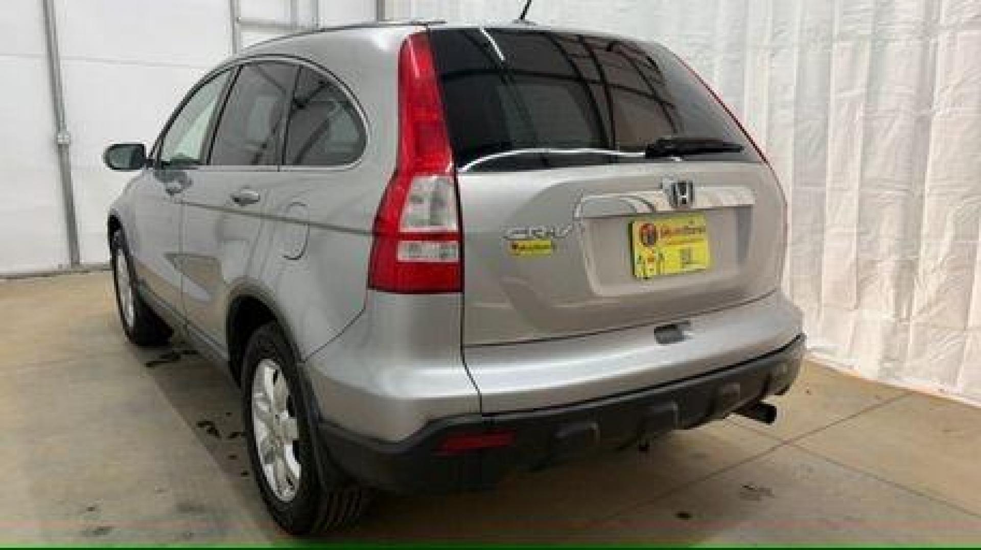 2008 Silver Honda CR-V EX-L 2WD AT (JHLRE38788C) with an 2.4L L4 DOHC 16V engine, 5-Speed Automatic transmission, located at 1806 Veterans Memorial Hwy SW, Austell, GA, 30168, (770) 944-9558, 33.817959, -84.606987 - Photo#3