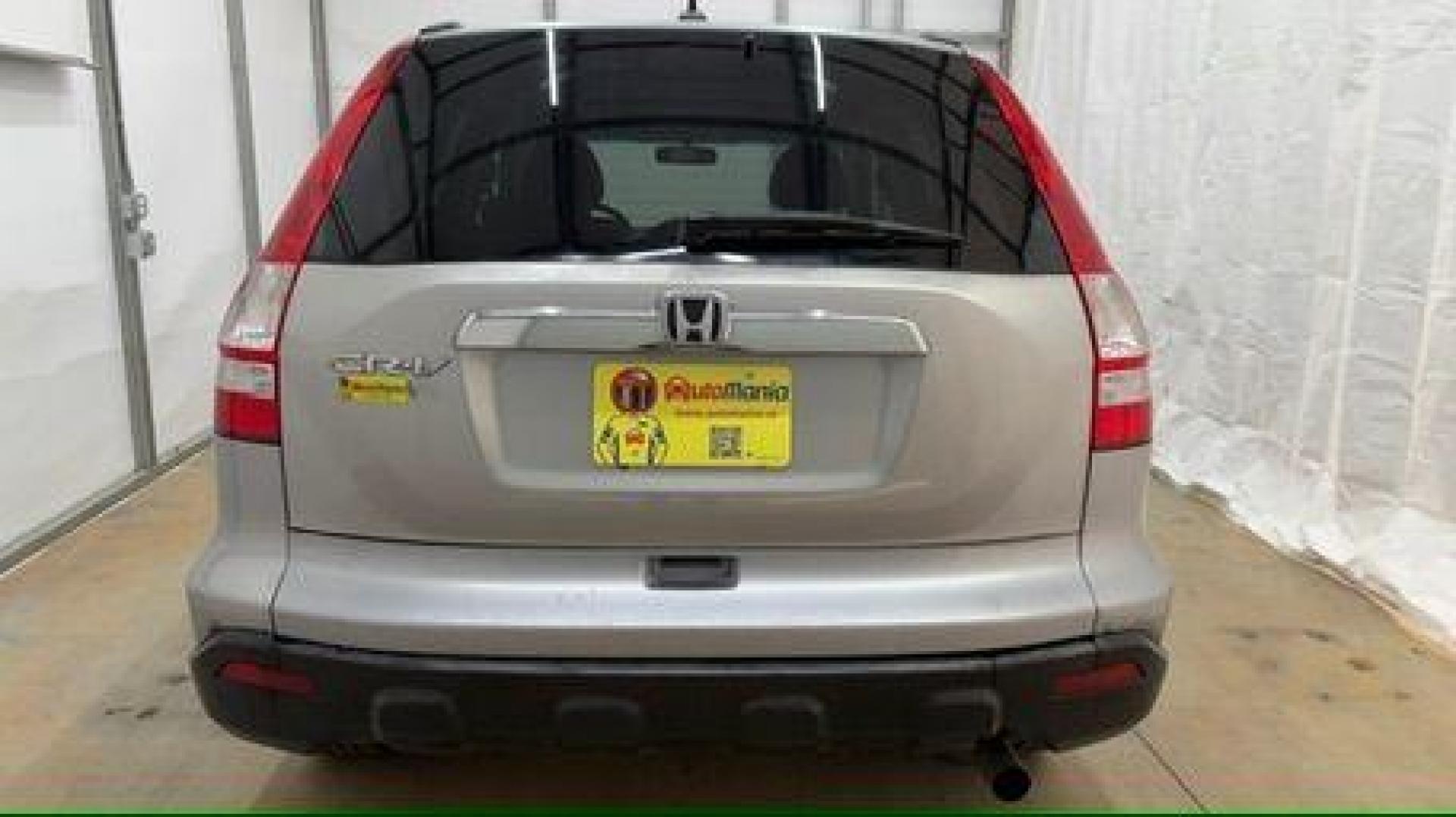 2008 Silver Honda CR-V EX-L 2WD AT (JHLRE38788C) with an 2.4L L4 DOHC 16V engine, 5-Speed Automatic transmission, located at 1806 Veterans Memorial Hwy SW, Austell, GA, 30168, (770) 944-9558, 33.817959, -84.606987 - Photo#4