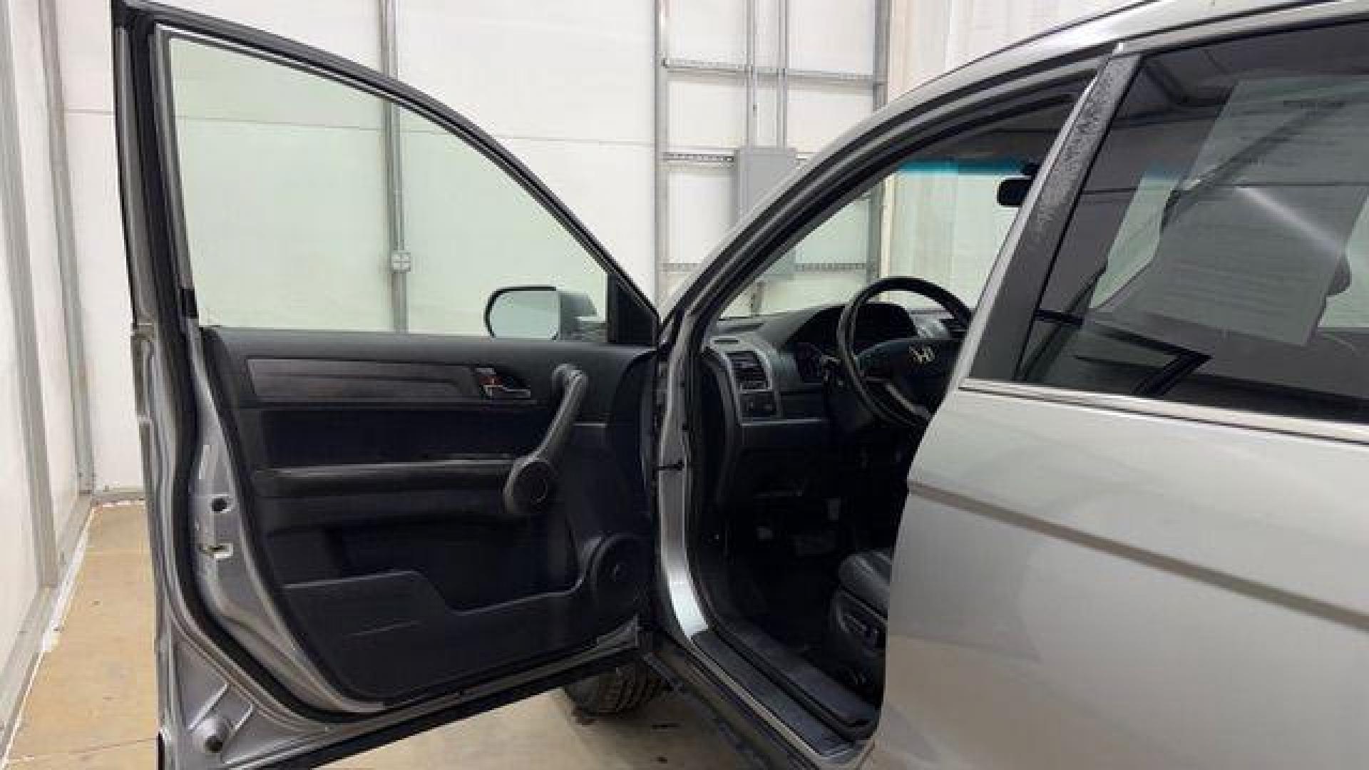 2008 Silver Honda CR-V EX-L 2WD AT (JHLRE38788C) with an 2.4L L4 DOHC 16V engine, 5-Speed Automatic transmission, located at 1806 Veterans Memorial Hwy SW, Austell, GA, 30168, (770) 944-9558, 33.817959, -84.606987 - Photo#10