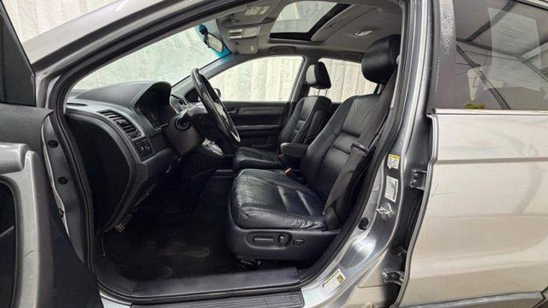 2008 Silver Honda CR-V EX-L 2WD AT (JHLRE38788C) with an 2.4L L4 DOHC 16V engine, 5-Speed Automatic transmission, located at 1806 Veterans Memorial Hwy SW, Austell, GA, 30168, (770) 944-9558, 33.817959, -84.606987 - Photo#12