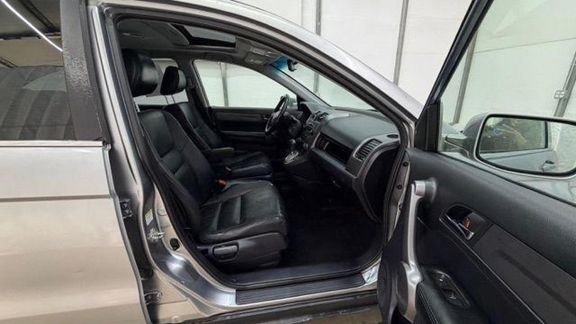 2008 Silver Honda CR-V EX-L 2WD AT (JHLRE38788C) with an 2.4L L4 DOHC 16V engine, 5-Speed Automatic transmission, located at 1806 Veterans Memorial Hwy SW, Austell, GA, 30168, (770) 944-9558, 33.817959, -84.606987 - Photo#18