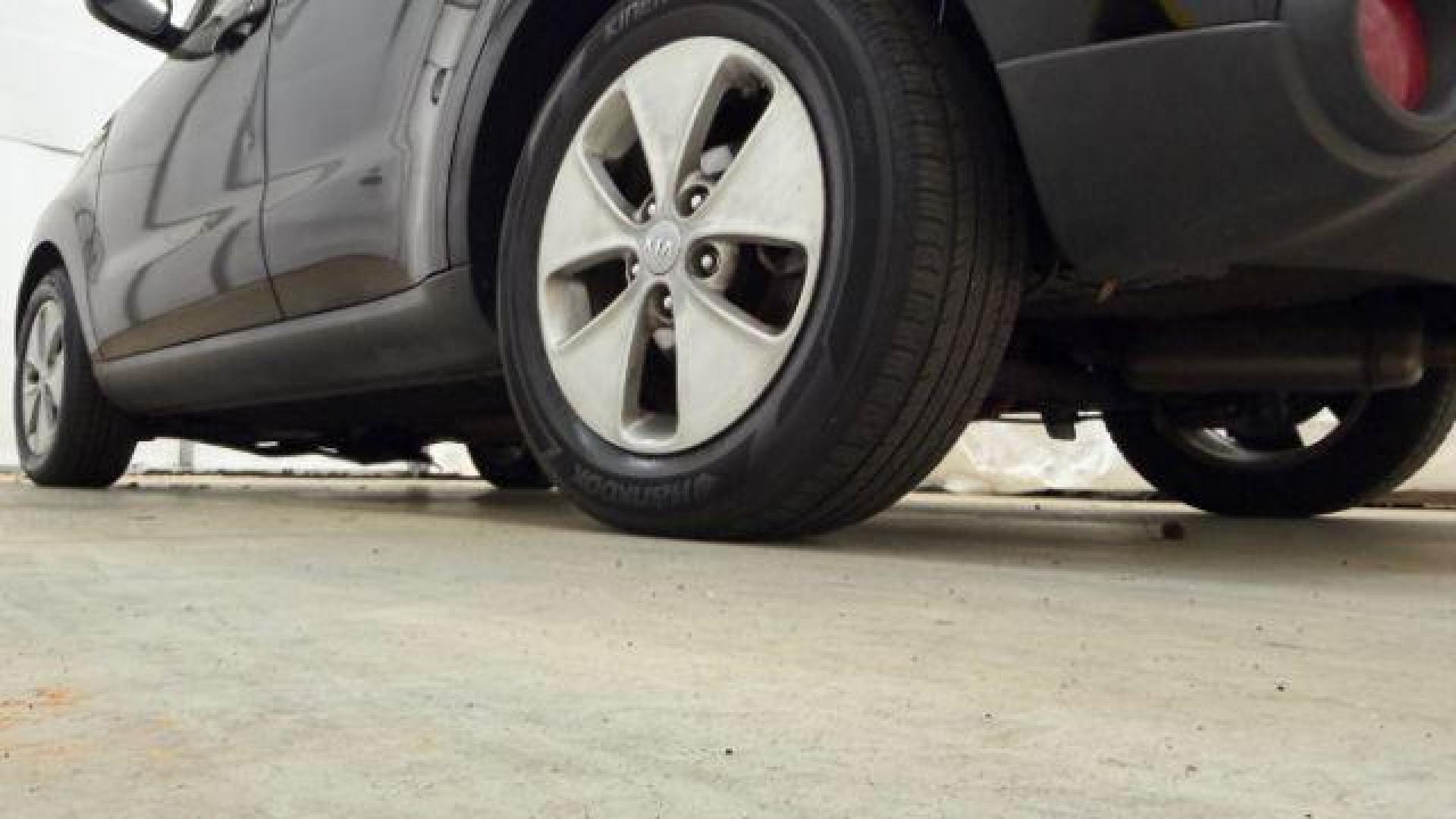 2014 BLACK /Black Kia Soul Base (KNDJN2A22E7) with an 1.6L L4 DOHC 16V engine, located at 1806 Veterans Memorial Hwy SW, Austell, GA, 30168, (770) 944-9558, 33.817959, -84.606987 - Photo#20