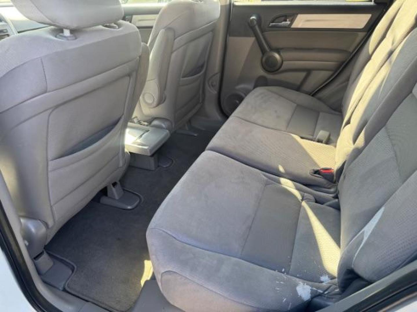 2011 White Honda CR-V SE 2WD 5-Speed AT (5J6RE3H45BL) with an 2.4L L4 DOHC 16V engine, 5-Speed Automatic transmission, located at 1806 Veterans Memorial Hwy SW, Austell, GA, 30168, (770) 944-9558, 33.817959, -84.606987 - Photo#9
