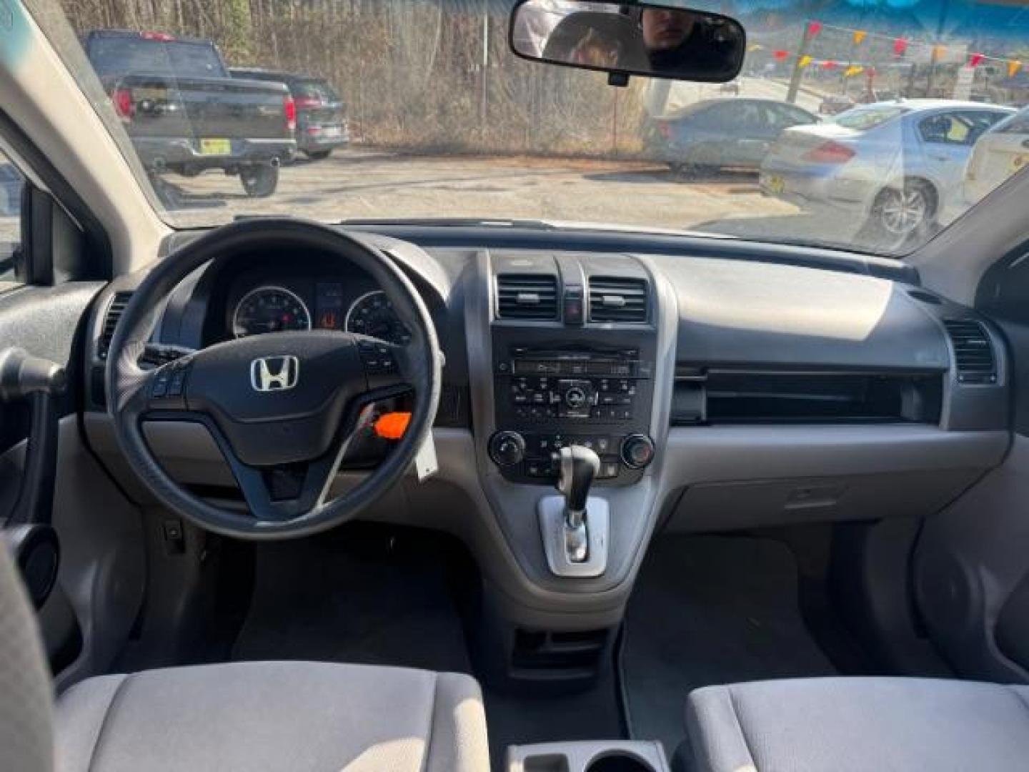 2011 White Honda CR-V SE 2WD 5-Speed AT (5J6RE3H45BL) with an 2.4L L4 DOHC 16V engine, 5-Speed Automatic transmission, located at 1806 Veterans Memorial Hwy SW, Austell, GA, 30168, (770) 944-9558, 33.817959, -84.606987 - Photo#11