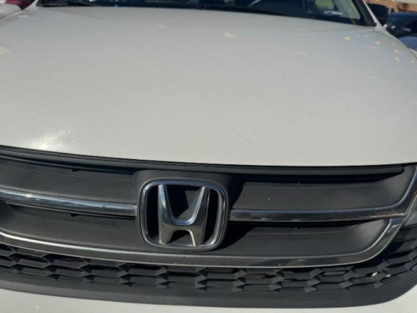 2011 White Honda CR-V SE 2WD 5-Speed AT (5J6RE3H45BL) with an 2.4L L4 DOHC 16V engine, 5-Speed Automatic transmission, located at 1806 Veterans Memorial Hwy SW, Austell, GA, 30168, (770) 944-9558, 33.817959, -84.606987 - Photo#17