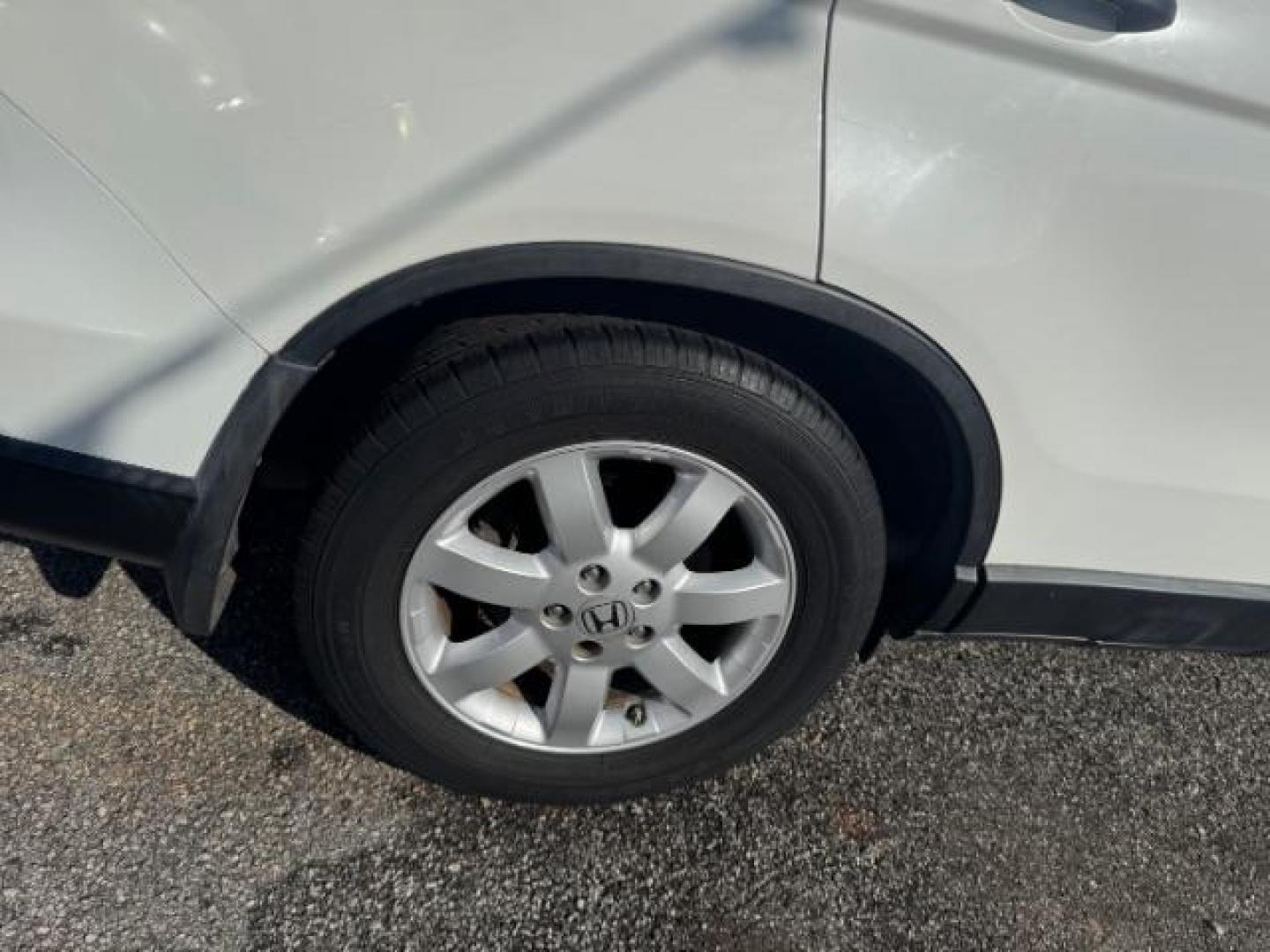 2011 White Honda CR-V SE 2WD 5-Speed AT (5J6RE3H45BL) with an 2.4L L4 DOHC 16V engine, 5-Speed Automatic transmission, located at 1806 Veterans Memorial Hwy SW, Austell, GA, 30168, (770) 944-9558, 33.817959, -84.606987 - Photo#20