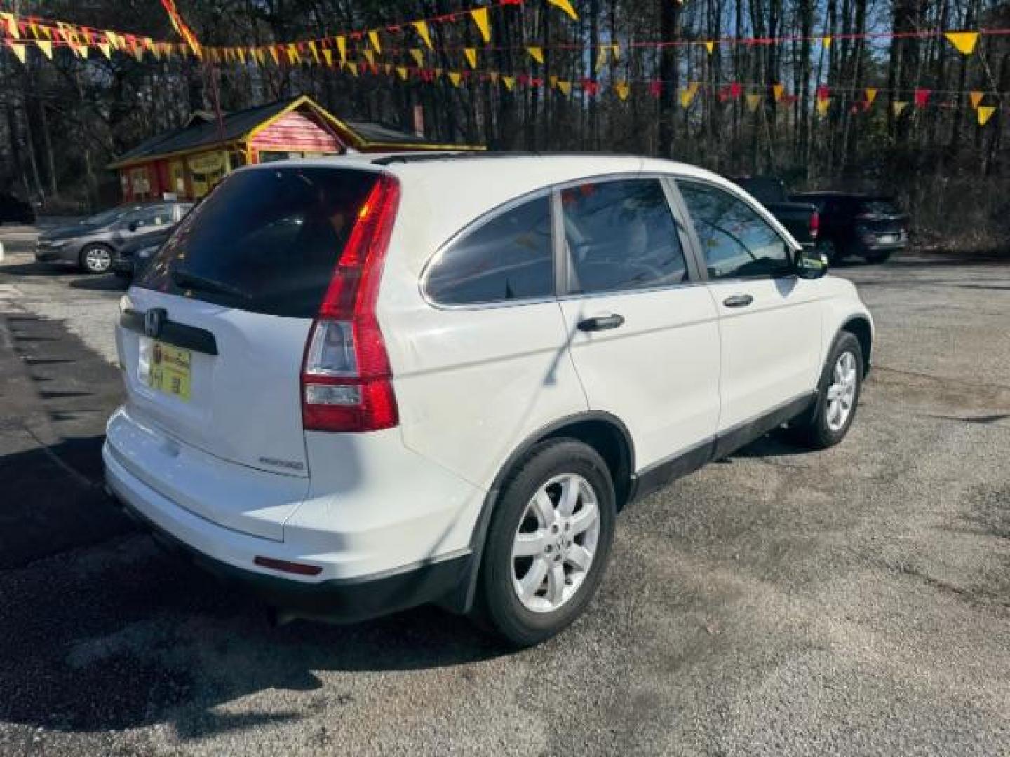 2011 White Honda CR-V SE 2WD 5-Speed AT (5J6RE3H45BL) with an 2.4L L4 DOHC 16V engine, 5-Speed Automatic transmission, located at 1806 Veterans Memorial Hwy SW, Austell, GA, 30168, (770) 944-9558, 33.817959, -84.606987 - Photo#3
