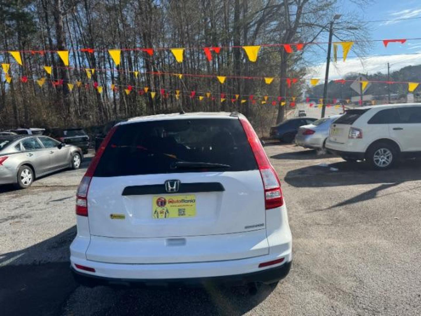 2011 White Honda CR-V SE 2WD 5-Speed AT (5J6RE3H45BL) with an 2.4L L4 DOHC 16V engine, 5-Speed Automatic transmission, located at 1806 Veterans Memorial Hwy SW, Austell, GA, 30168, (770) 944-9558, 33.817959, -84.606987 - Photo#4