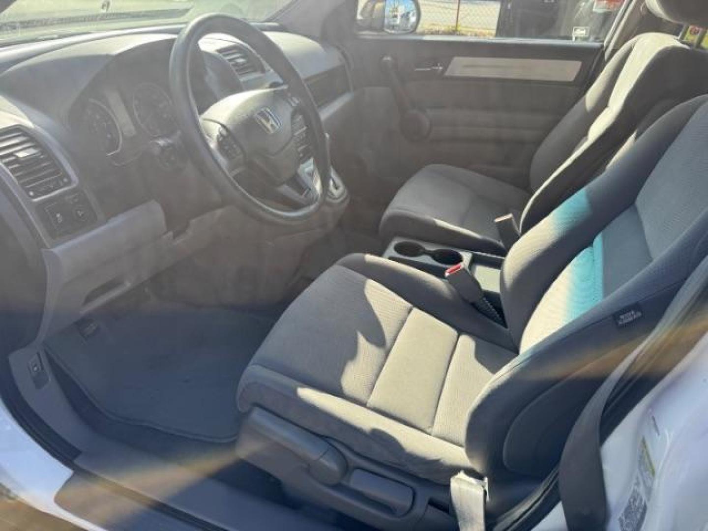 2011 White Honda CR-V SE 2WD 5-Speed AT (5J6RE3H45BL) with an 2.4L L4 DOHC 16V engine, 5-Speed Automatic transmission, located at 1806 Veterans Memorial Hwy SW, Austell, GA, 30168, (770) 944-9558, 33.817959, -84.606987 - Photo#6