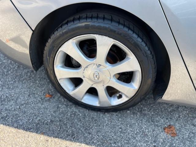 2013 Silver Hyundai Elantra Limited (KMHDH4AE4DU) with an 1.8L L4 DOHC 16V engine, 6-Speed Automatic transmission, located at 1806 Veterans Memorial Hwy SW, Austell, GA, 30168, (770) 944-9558, 33.817959, -84.606987 - Photo#17