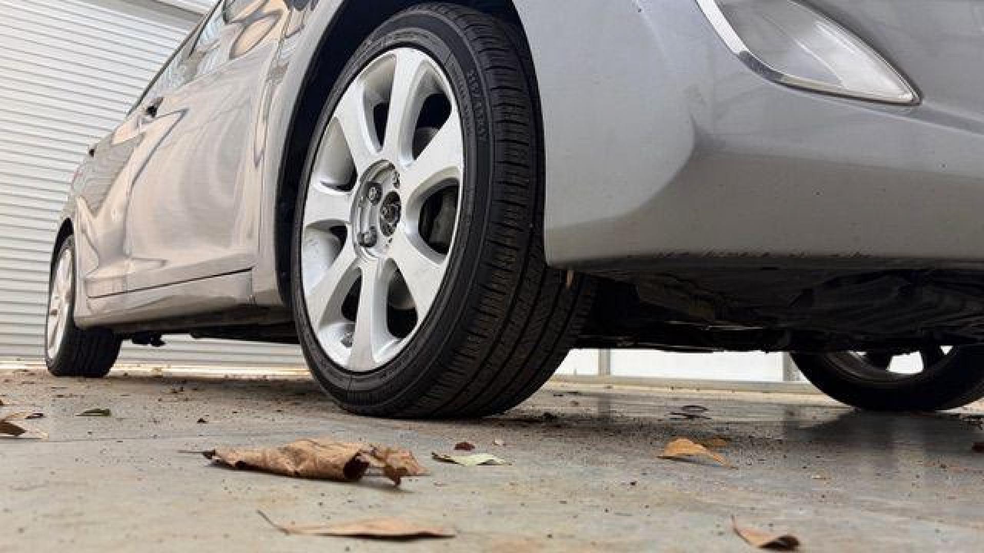 2013 Silver Hyundai Elantra Limited (KMHDH4AE4DU) with an 1.8L L4 DOHC 16V engine, 6-Speed Automatic transmission, located at 1806 Veterans Memorial Hwy SW, Austell, GA, 30168, (770) 944-9558, 33.817959, -84.606987 - Photo#18