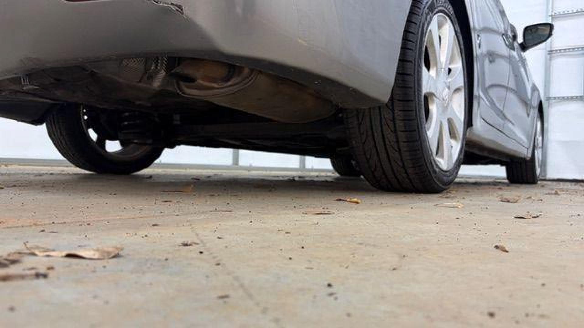 2013 Silver Hyundai Elantra Limited (KMHDH4AE4DU) with an 1.8L L4 DOHC 16V engine, 6-Speed Automatic transmission, located at 1806 Veterans Memorial Hwy SW, Austell, GA, 30168, (770) 944-9558, 33.817959, -84.606987 - Photo#21