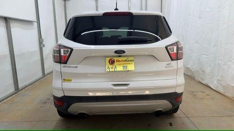 2017 White Ford Escape SE FWD (1FMCU0GD2HU) with an 1.5L L4 DOHC 16V engine, 6-Speed Automatic transmission, located at 1806 Veterans Memorial Hwy SW, Austell, GA, 30168, (770) 944-9558, 33.817959, -84.606987 - Photo#4