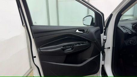 2017 White Ford Escape SE FWD (1FMCU0GD2HU) with an 1.5L L4 DOHC 16V engine, 6-Speed Automatic transmission, located at 1806 Veterans Memorial Hwy SW, Austell, GA, 30168, (770) 944-9558, 33.817959, -84.606987 - Photo#10