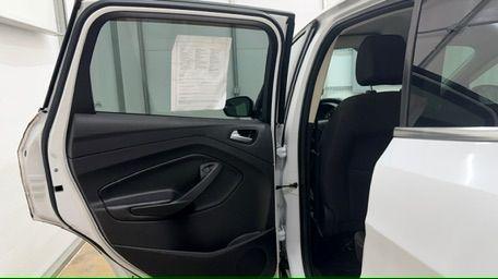 2017 White Ford Escape SE FWD (1FMCU0GD2HU) with an 1.5L L4 DOHC 16V engine, 6-Speed Automatic transmission, located at 1806 Veterans Memorial Hwy SW, Austell, GA, 30168, (770) 944-9558, 33.817959, -84.606987 - Photo#13