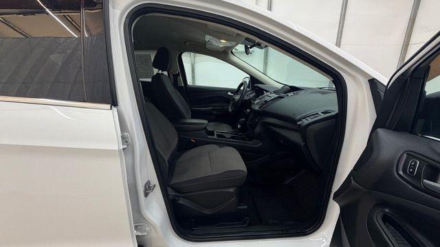 2017 White Ford Escape SE FWD (1FMCU0GD2HU) with an 1.5L L4 DOHC 16V engine, 6-Speed Automatic transmission, located at 1806 Veterans Memorial Hwy SW, Austell, GA, 30168, (770) 944-9558, 33.817959, -84.606987 - Photo#19