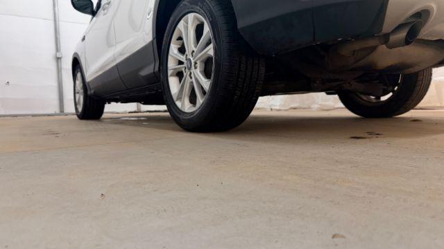 2017 White Ford Escape SE FWD (1FMCU0GD2HU) with an 1.5L L4 DOHC 16V engine, 6-Speed Automatic transmission, located at 1806 Veterans Memorial Hwy SW, Austell, GA, 30168, (770) 944-9558, 33.817959, -84.606987 - Photo#22