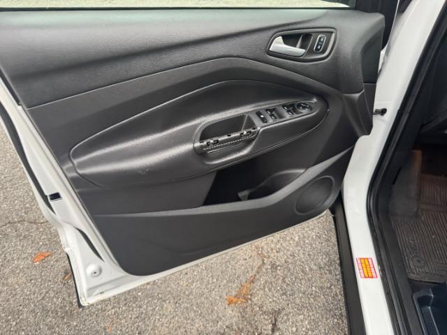 2017 White Ford Escape SE FWD (1FMCU0GD2HU) with an 1.5L L4 DOHC 16V engine, 6-Speed Automatic transmission, located at 1806 Veterans Memorial Hwy SW, Austell, GA, 30168, (770) 944-9558, 33.817959, -84.606987 - Photo#7