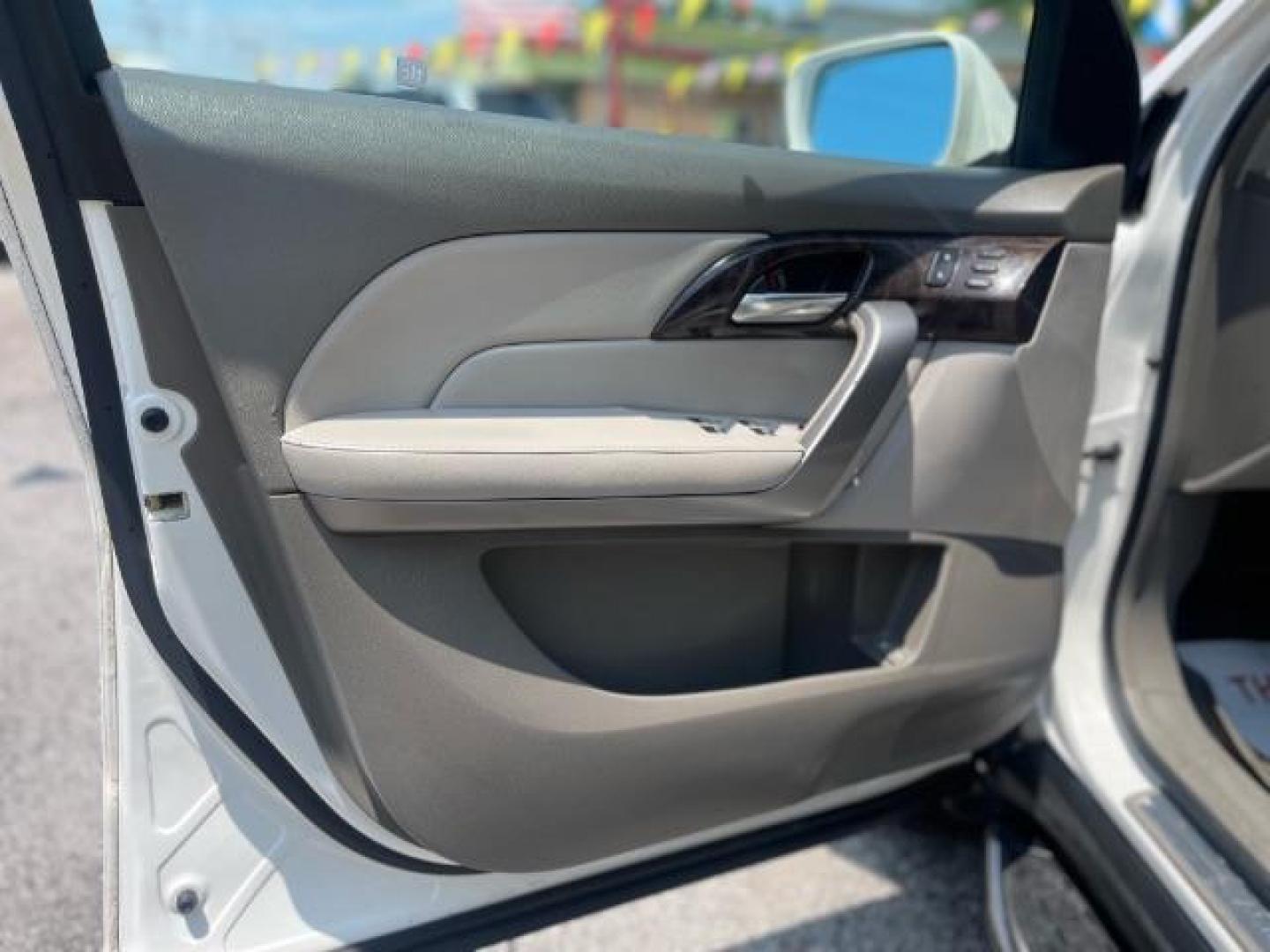 2011 White Acura MDX 6-Spd AT w/Tech Pack (2HNYD2H69BH) with an 3.7L V6 SOHC 24V engine, 6-Speed Automatic transmission, located at 1806 Veterans Memorial Hwy SW, Austell, GA, 30168, (770) 944-9558, 33.817959, -84.606987 - Photo#9