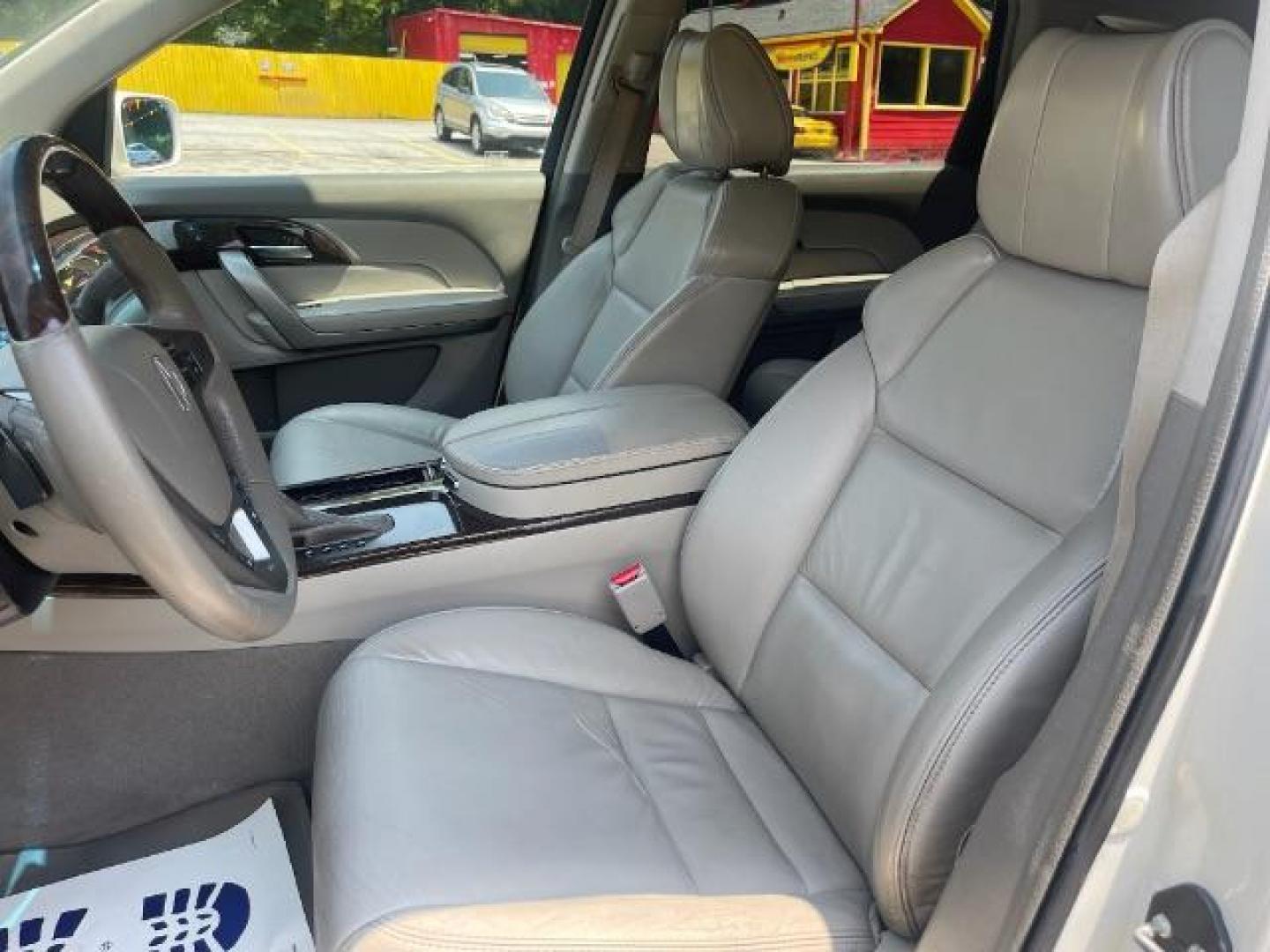 2011 White Acura MDX 6-Spd AT w/Tech Pack (2HNYD2H69BH) with an 3.7L V6 SOHC 24V engine, 6-Speed Automatic transmission, located at 1806 Veterans Memorial Hwy SW, Austell, GA, 30168, (770) 944-9558, 33.817959, -84.606987 - Photo#10