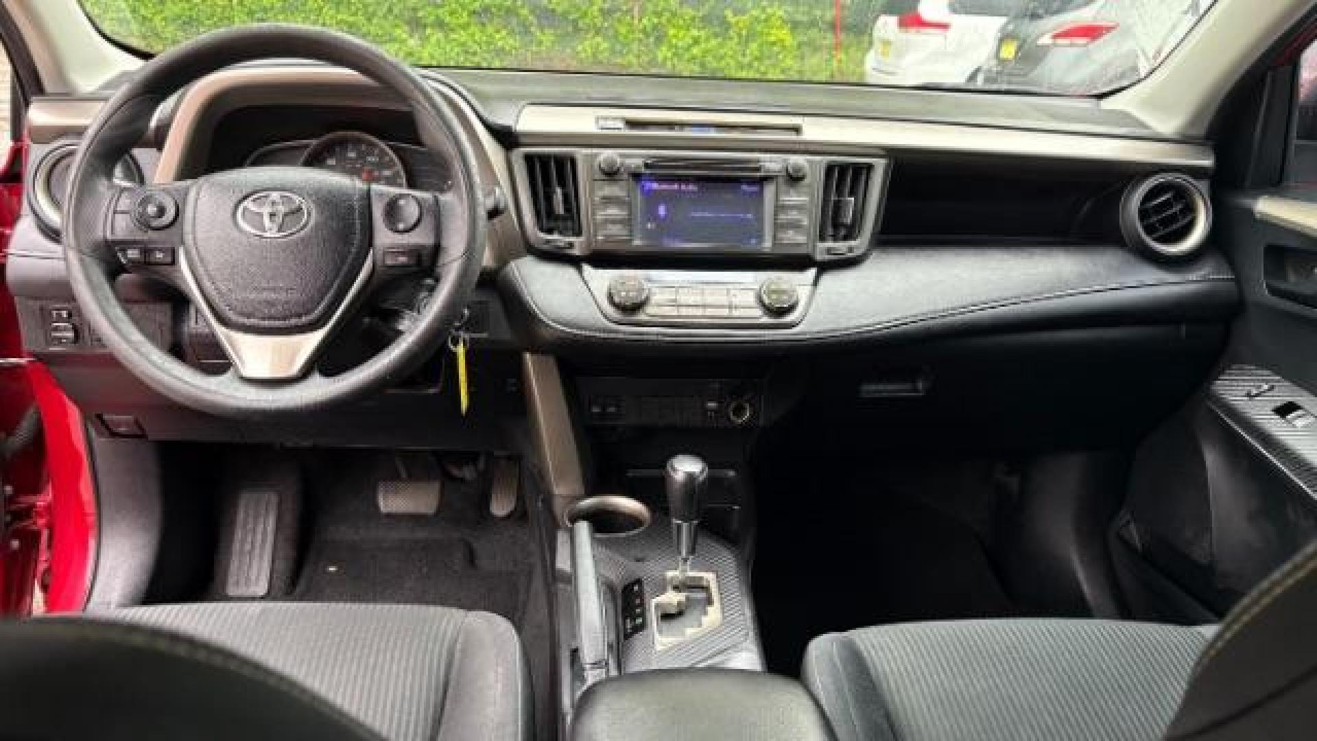 2013 Red Toyota RAV4 XLE FWD (2T3WFREV3DW) with an 2.5L L4 DOHC 16V engine, 6-Speed Automatic transmission, located at 1806 Veterans Memorial Hwy SW, Austell, GA, 30168, (770) 944-9558, 33.817959, -84.606987 - Photo#12