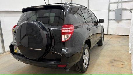 2012 Black Toyota RAV4 Base I4 2WD (2T3ZF4DV0CW) with an 2.4L L4 DOHC 16V engine, 4-Speed Automatic transmission, located at 1806 Veterans Memorial Hwy SW, Austell, GA, 30168, (770) 944-9558, 33.817959, -84.606987 - Photo#5