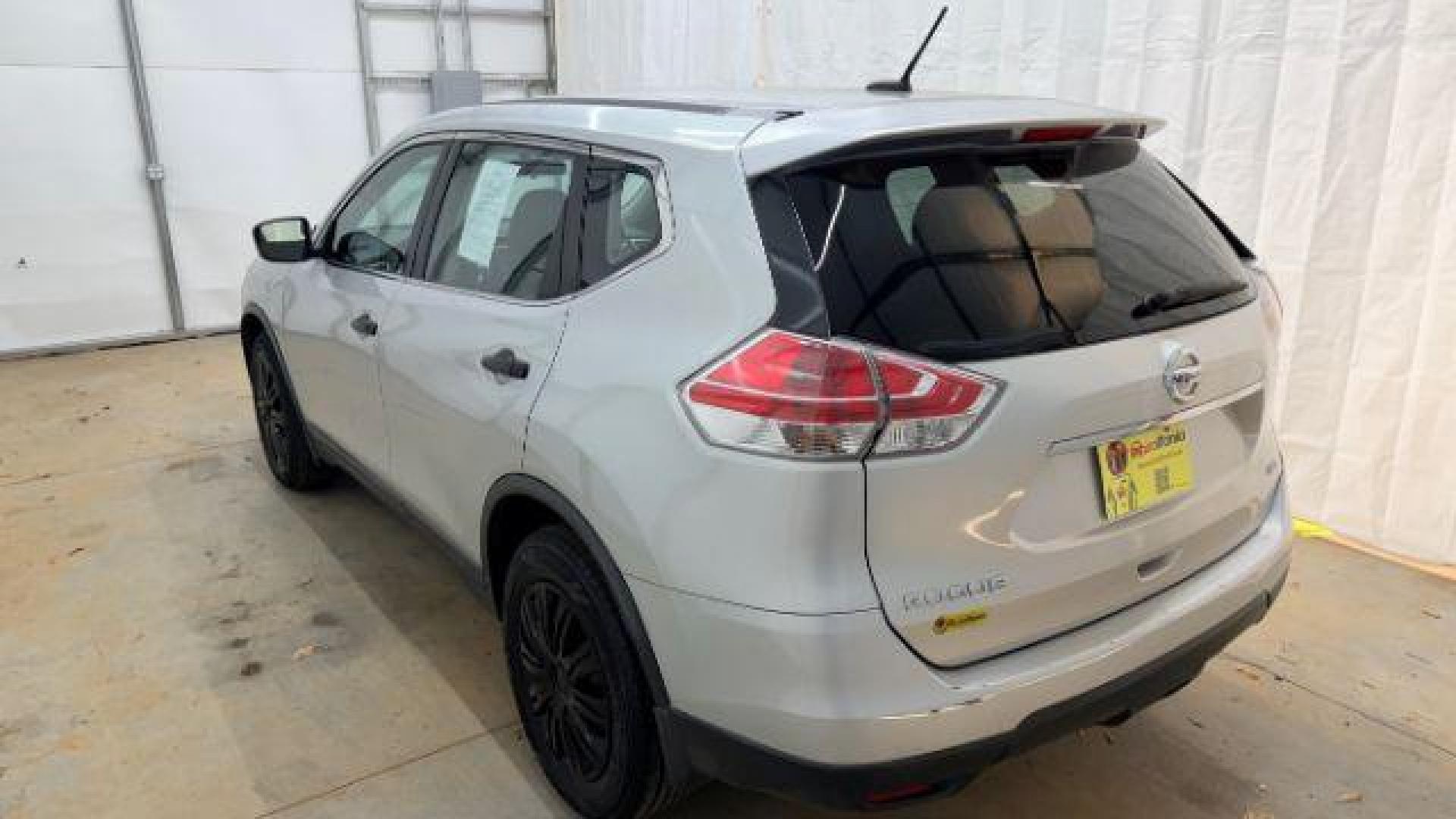 2016 Silver Nissan Rogue S AWD (KNMAT2MV6GP) with an 2.5L L4 DOHC 16V engine, Continuously Variable Transmission transmission, located at 1806 Veterans Memorial Hwy SW, Austell, GA, 30168, (770) 944-9558, 33.817959, -84.606987 - Photo#4