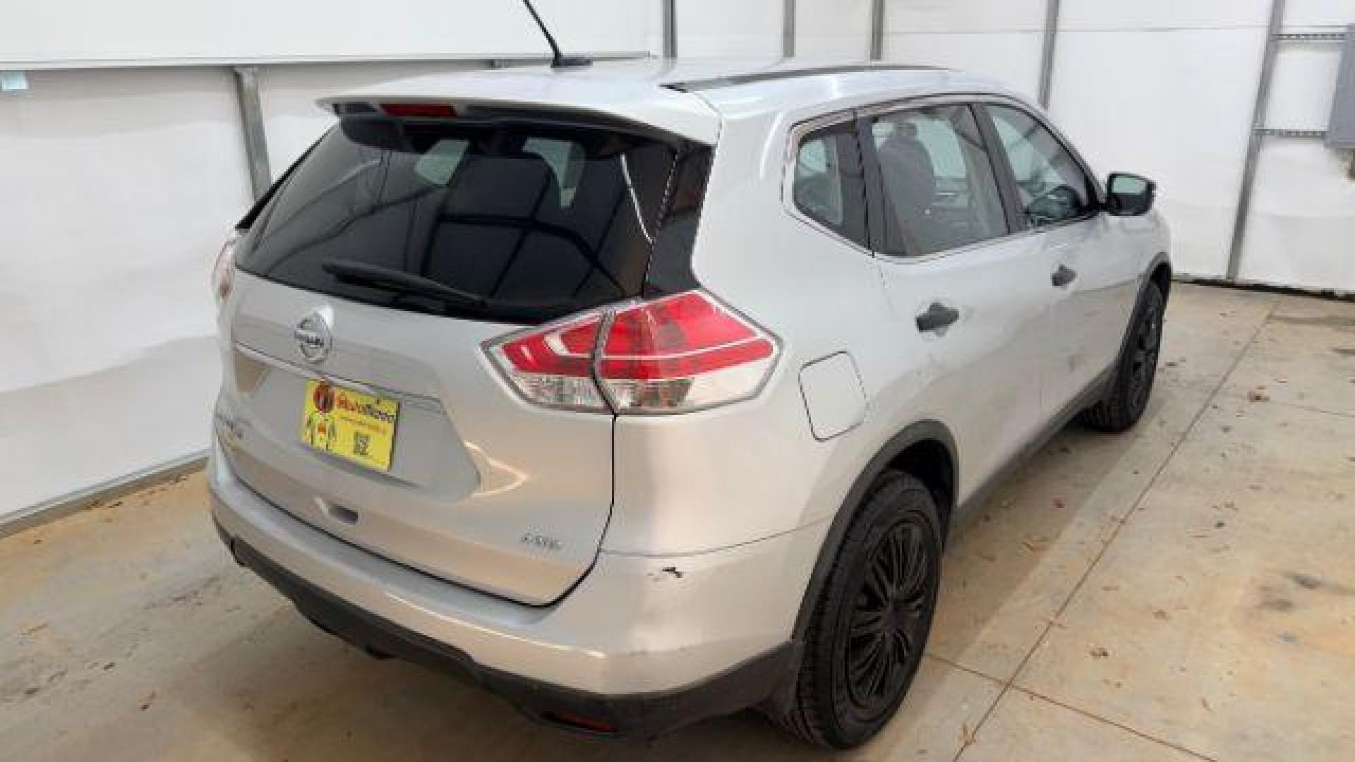 2016 Silver Nissan Rogue S AWD (KNMAT2MV6GP) with an 2.5L L4 DOHC 16V engine, Continuously Variable Transmission transmission, located at 1806 Veterans Memorial Hwy SW, Austell, GA, 30168, (770) 944-9558, 33.817959, -84.606987 - Photo#6