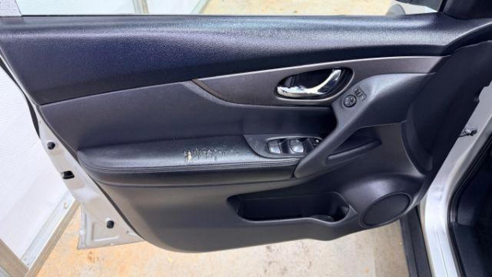 2016 Silver Nissan Rogue S AWD (KNMAT2MV6GP) with an 2.5L L4 DOHC 16V engine, Continuously Variable Transmission transmission, located at 1806 Veterans Memorial Hwy SW, Austell, GA, 30168, (770) 944-9558, 33.817959, -84.606987 - Photo#11