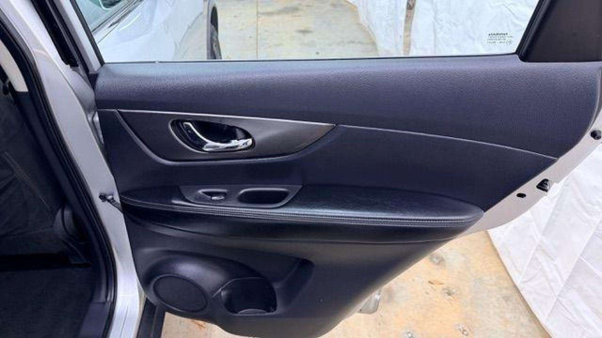 2016 Silver Nissan Rogue S AWD (KNMAT2MV6GP) with an 2.5L L4 DOHC 16V engine, Continuously Variable Transmission transmission, located at 1806 Veterans Memorial Hwy SW, Austell, GA, 30168, (770) 944-9558, 33.817959, -84.606987 - Photo#18