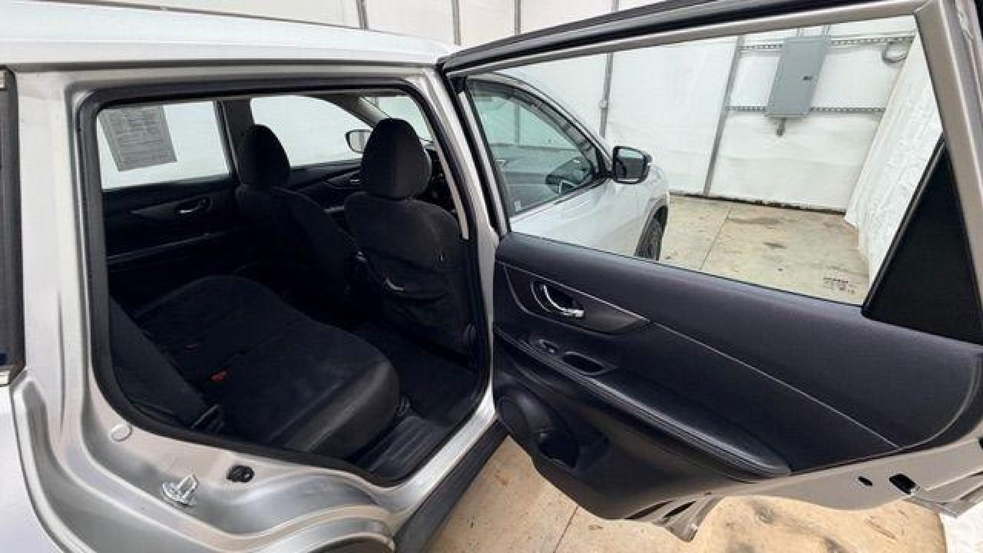 2016 Silver Nissan Rogue S AWD (KNMAT2MV6GP) with an 2.5L L4 DOHC 16V engine, Continuously Variable Transmission transmission, located at 1806 Veterans Memorial Hwy SW, Austell, GA, 30168, (770) 944-9558, 33.817959, -84.606987 - Photo#19