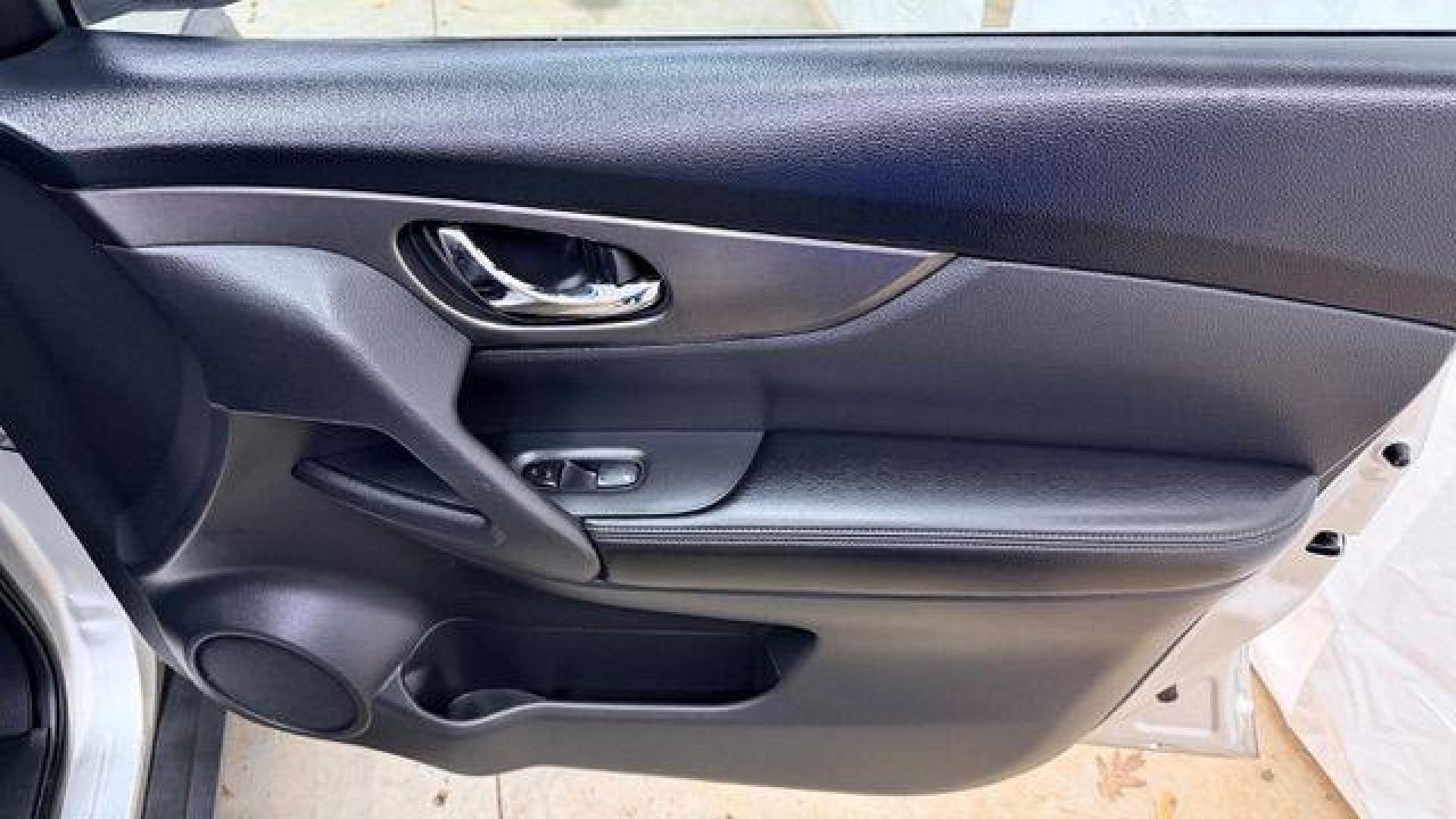 2016 Silver Nissan Rogue S AWD (KNMAT2MV6GP) with an 2.5L L4 DOHC 16V engine, Continuously Variable Transmission transmission, located at 1806 Veterans Memorial Hwy SW, Austell, GA, 30168, (770) 944-9558, 33.817959, -84.606987 - Photo#21