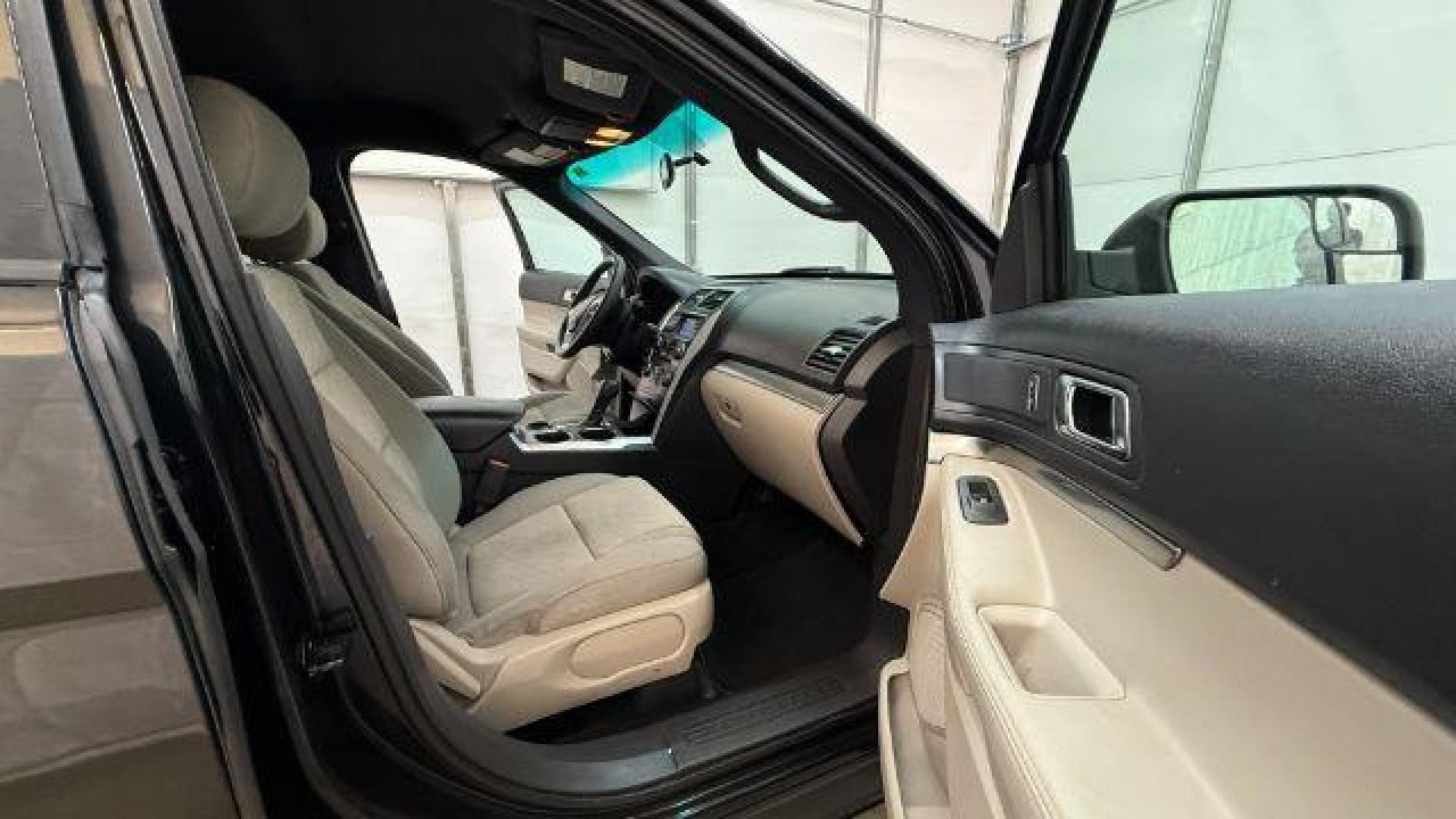 2014 Black Ford Explorer Base FWD (1FM5K7B87EG) with an 3.5L V6 DOHC 24V engine, 6-Speed Automatic transmission, located at 1806 Veterans Memorial Hwy SW, Austell, GA, 30168, (770) 944-9558, 33.817959, -84.606987 - Photo#17