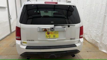 2012 White Honda Pilot Touring 4WD 5-Spd AT (5FNYF4H9XCB) with an 3.5L V6 SOHC 24V engine, 5-Speed Automatic transmission, located at 1806 Veterans Memorial Hwy SW, Austell, GA, 30168, (770) 944-9558, 33.817959, -84.606987 - Photo#4
